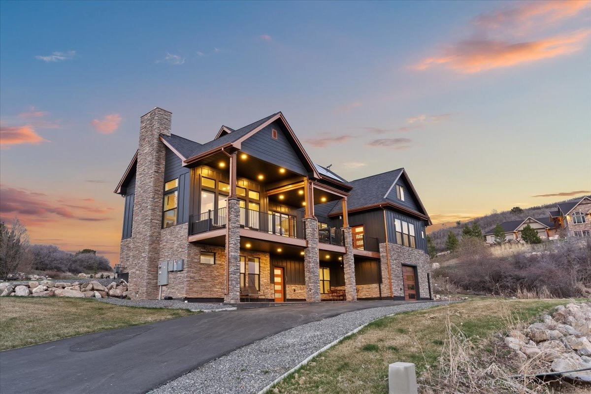 Custom mountain craftsman home built by Premier Homes of Utah